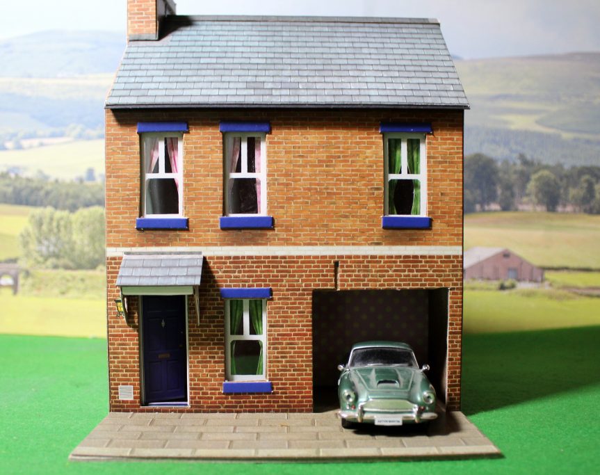 CityBuilder , 0 gauge, Row House with Extra Detail, 3D Chimneys, Ready Made.