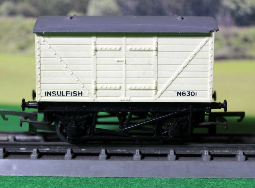 Tri-ang R14, 7 Insulfish van, N6301, 1957-65, good buffers.