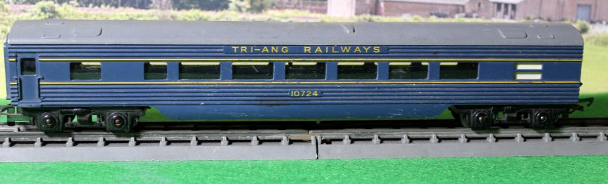 Tri-ang R24, Transcontinental passenger car, blue Tri-ang railways, 10724, 1954-57.