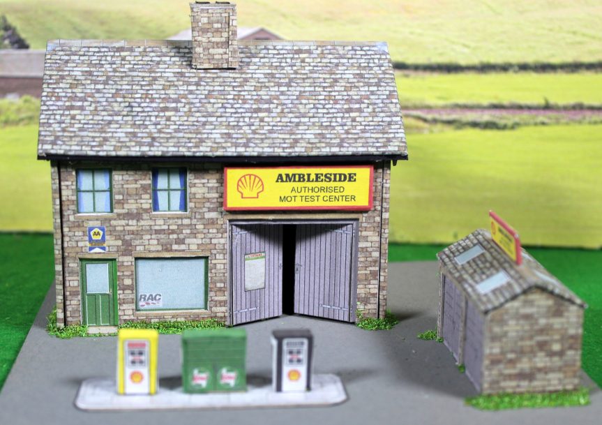 TT:120 scale, Garage Petrol Station With Pumps, ** ready made **