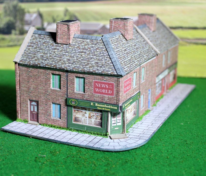 TT:120 scale, Corner shop and shops, ** ready made **
