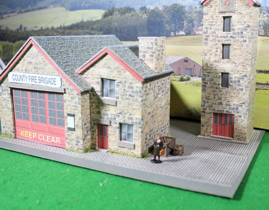 TT :120 scale, County Fire station With Tower, ** ready-made **