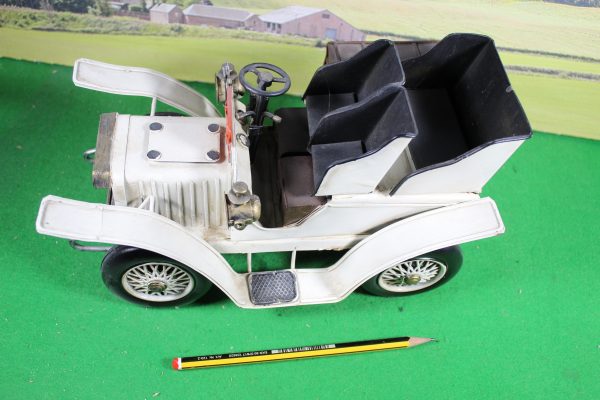 Large Replica Tinplate Vintage Car model- Display Item, 25 x 14 x 14 cm - Image 3