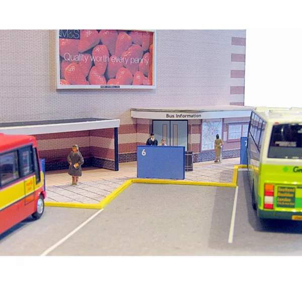 Kingsway, 00 scale, Modern bus garage on base, ready-made. - Image 4