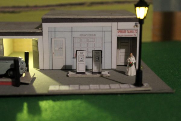Kingsway, 00 scale, Lit Taxi Depot with Ramp & Pumps, **ready-made**. - Image 2