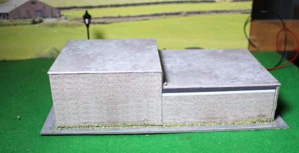 Kingsway, 00 scale, Lit Taxi Depot with Ramp & Pumps, **ready-made**. - Image 5
