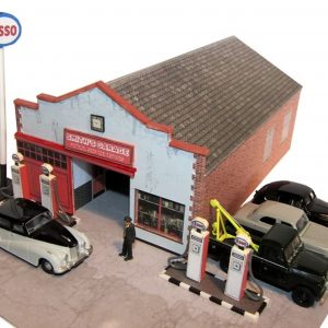 00 scale, Griffin garage With Interior, ** Ready-Made **.