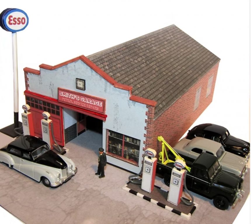 00 scale, Griffin garage With Interior, ** Ready-Made **.