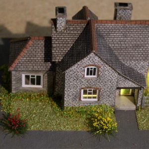 Metcalfe, N scale Cottage lit version with garden, Ready-Made.