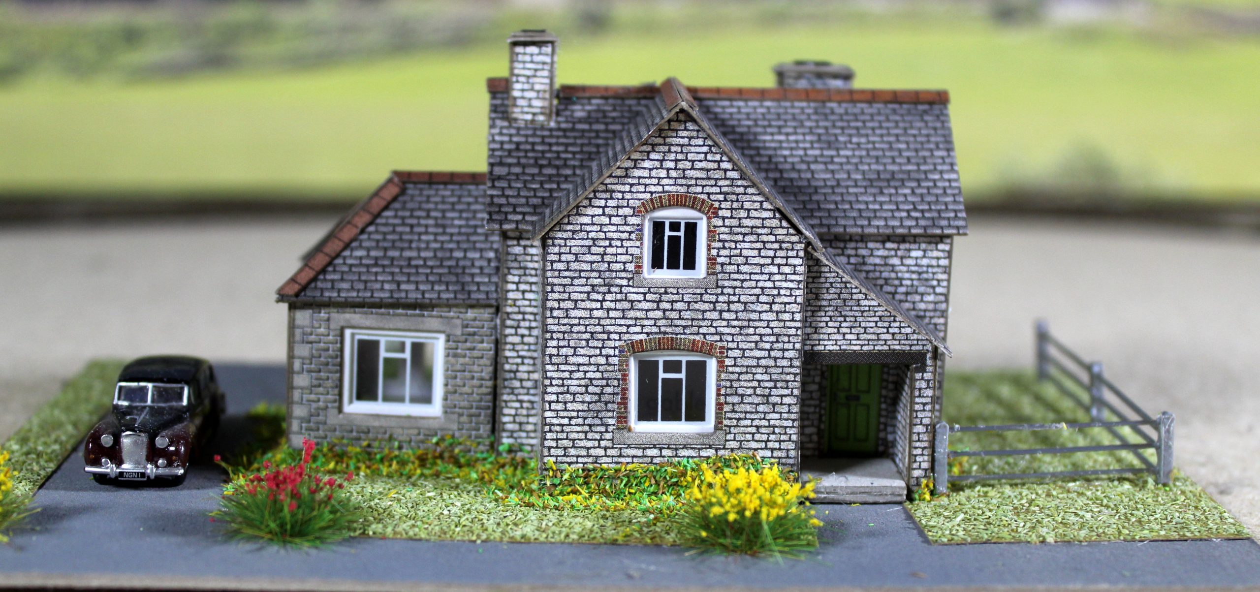 Metcalfe, N scale Cottage lit version with garden, Ready-Made. - Image 5