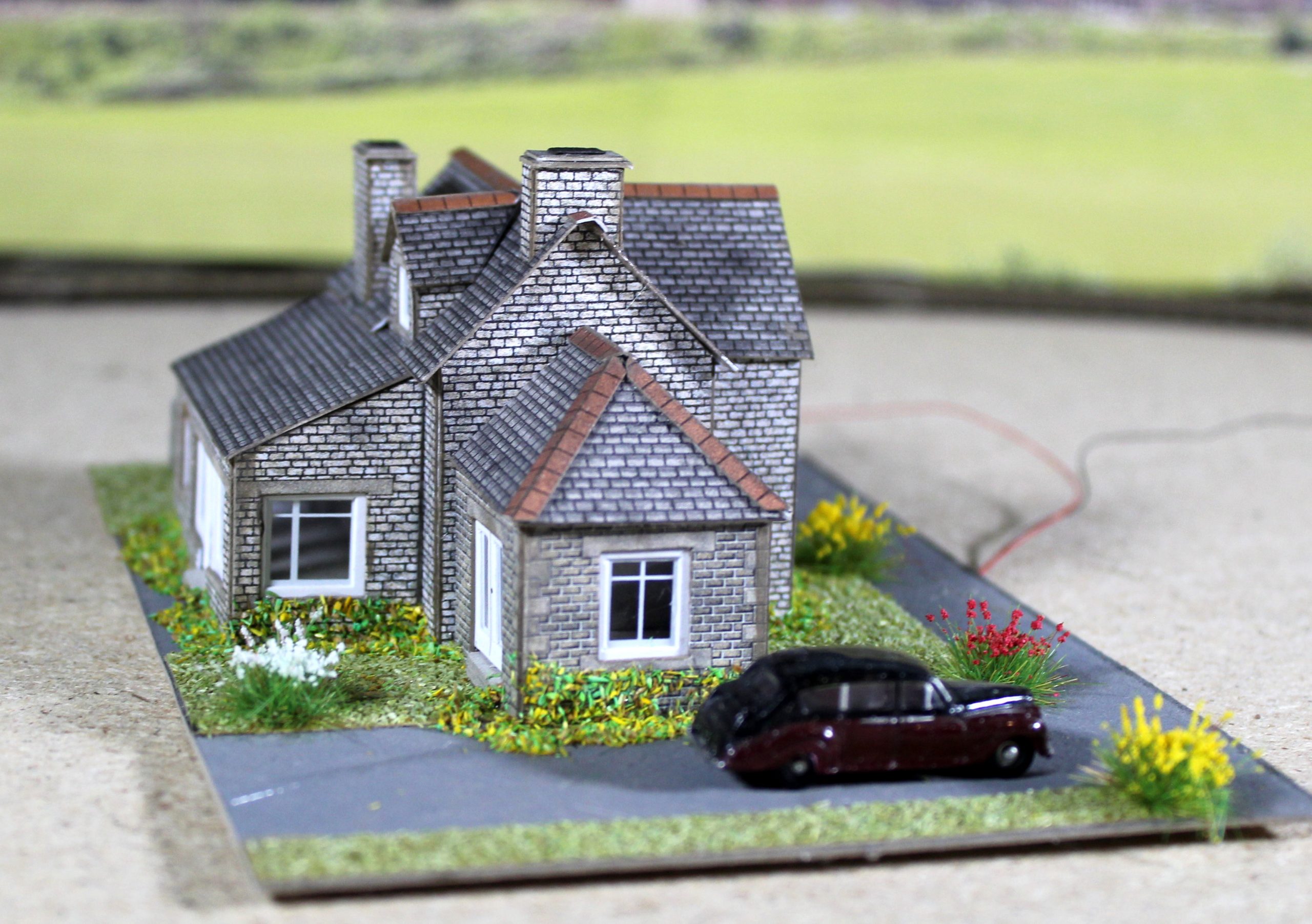 Metcalfe, N scale Cottage lit version with garden, Ready-Made. - Image 8
