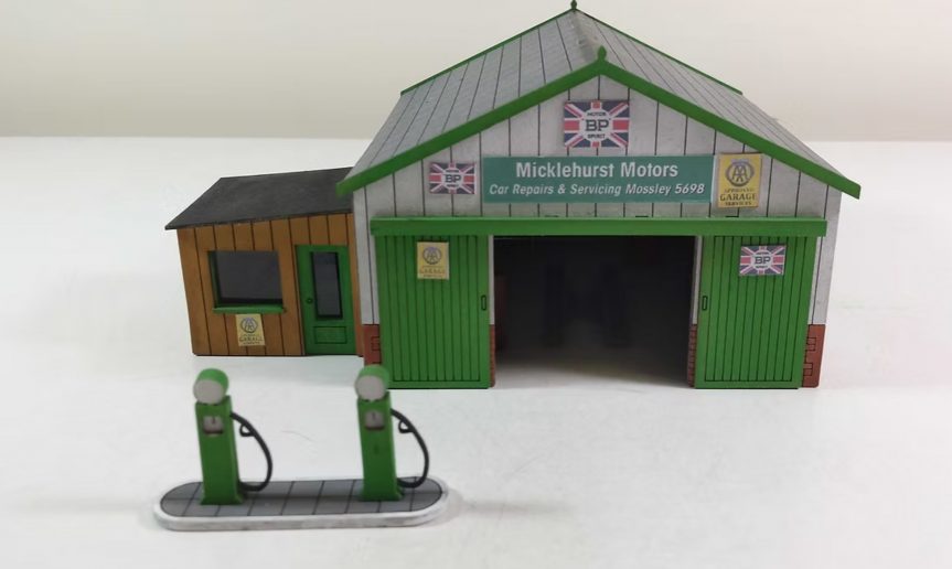 OO Gauge Local Garage with ramp, pumps and tool boxes Built and ready to display