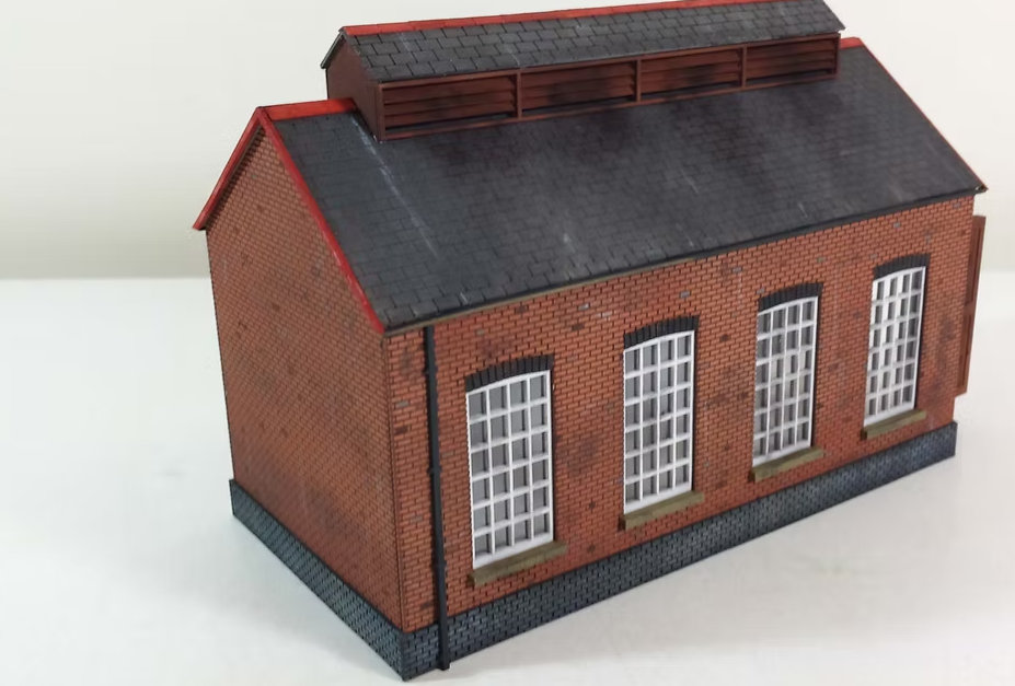 OO Gauge Traditional Engine shed Built and ready to display - Image 2