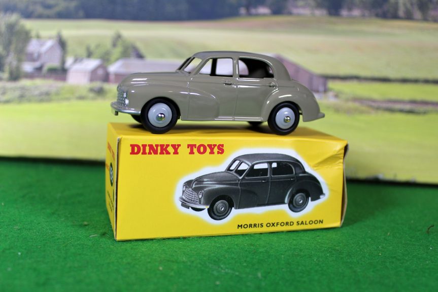 Atlas Editions reproduction Dinky Toys 159 Morris Oxford saloon in green.